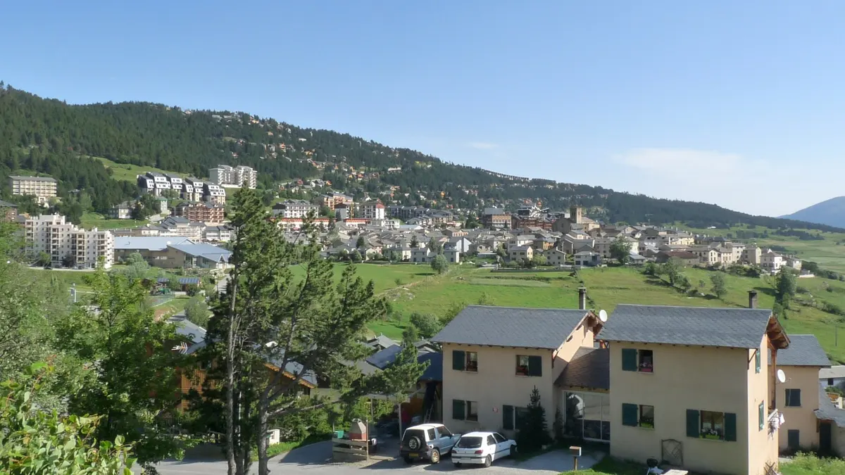 Les Angles — vue de la commune